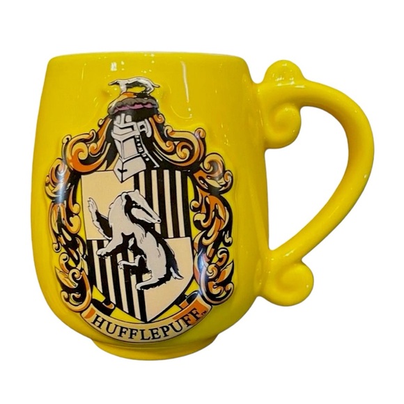 Warner Bros Studio Tour Harry Potter Hufflepuff Crest Yellow Mug - Picture 5 of 11